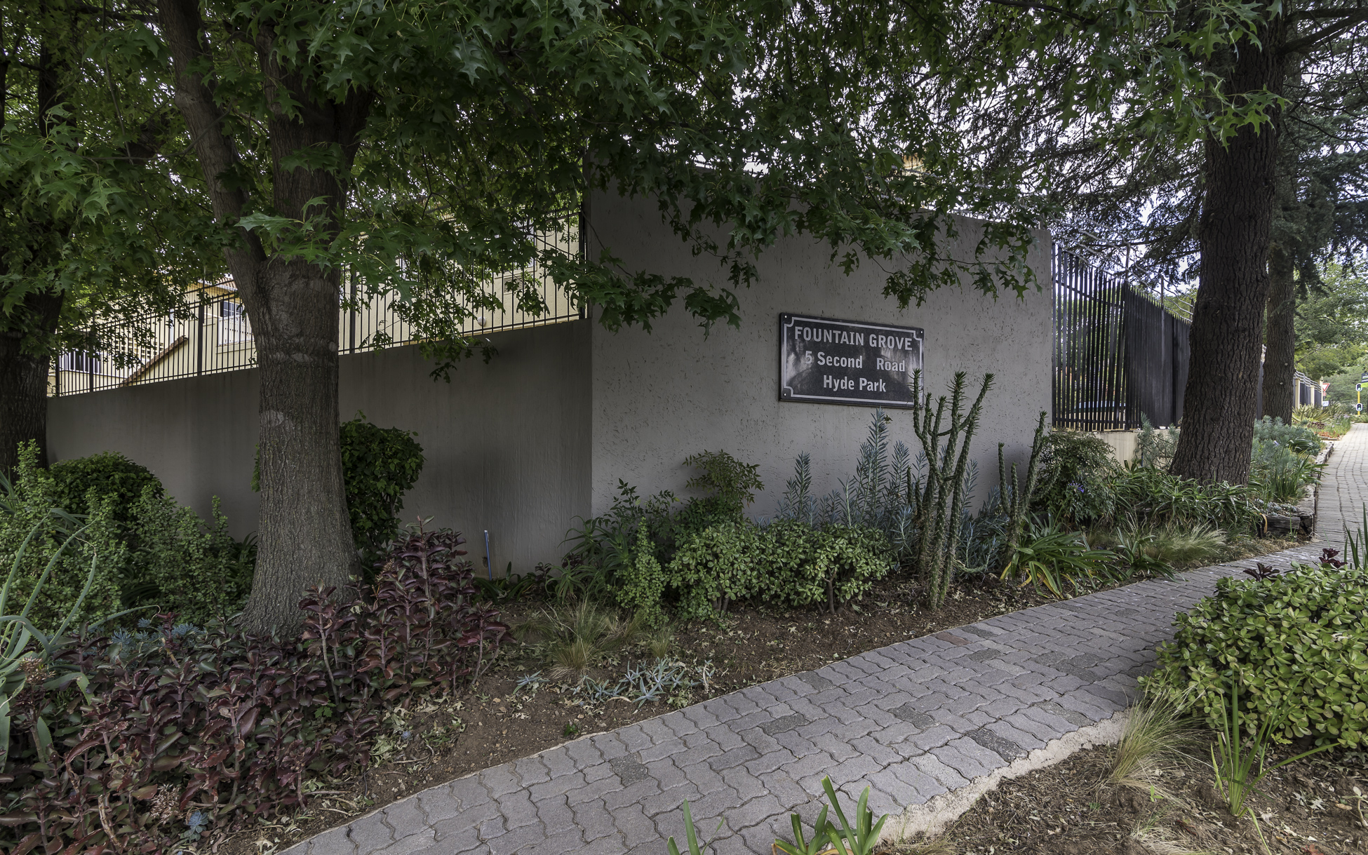 Fountain Grove, Hyde Park lr (1)