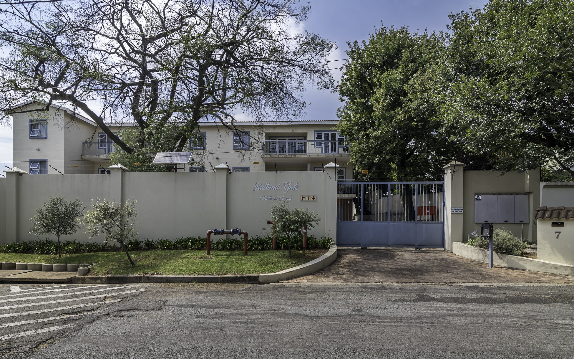 Rutland Gate, Craighall lr (2)